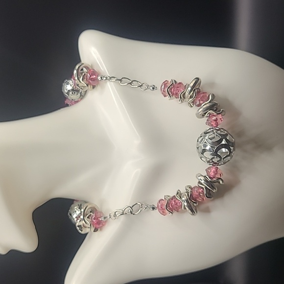 Silver tone pink beaded necklace - Picture 1 of 8
